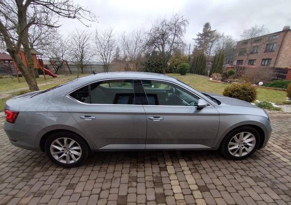 Skoda Superb cena 82500 przebieg: 154745, rok produkcji 2018 z Częstochowa małe 301